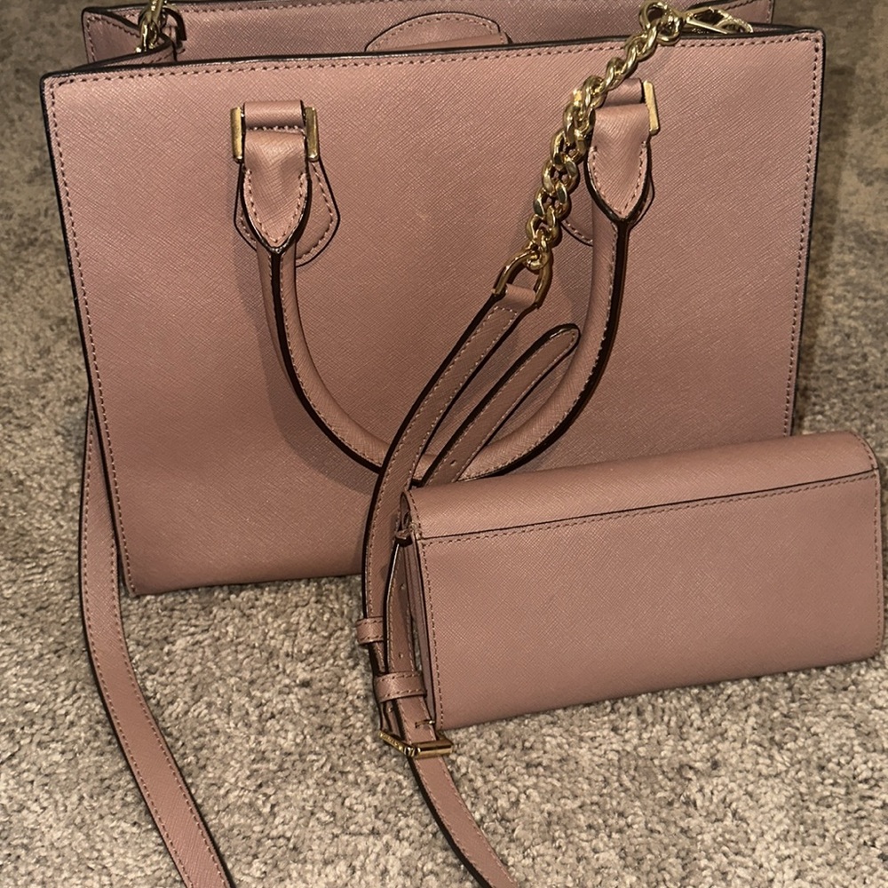 MICHAEL KORS MAUVE WALLET AND HANDBAG SET - Picture 2 of 7